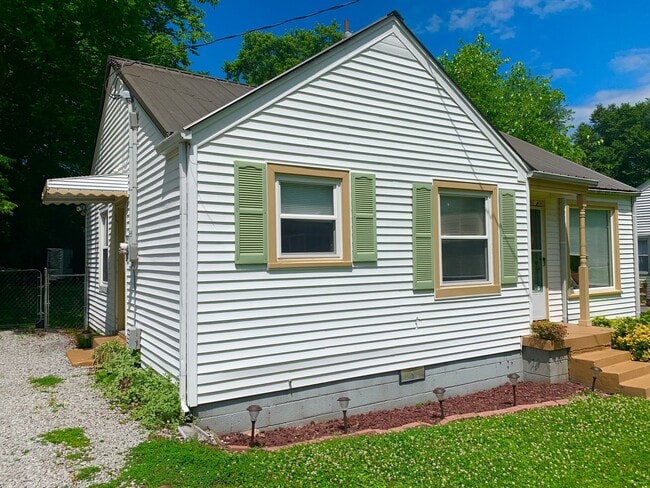 Building Photo - The Cutest Cottage in Inglewood!   2 Bedro... Rental