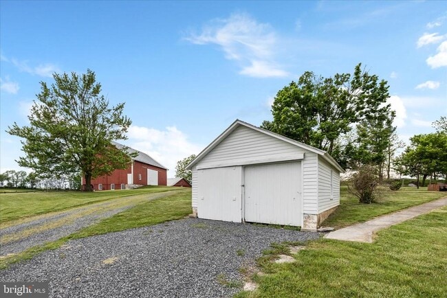 Photo - 5452 Middle Rd