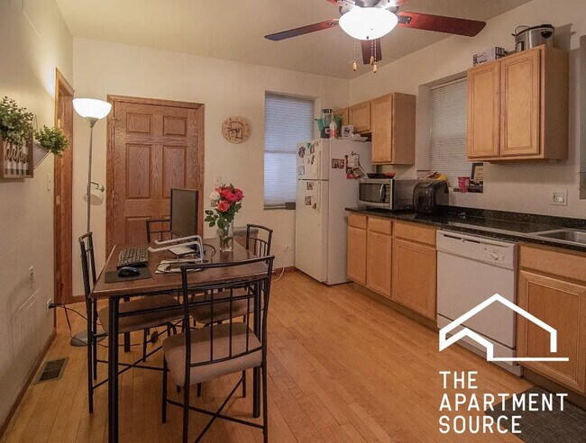 Photo - 2043 N Leavitt St Unit 2