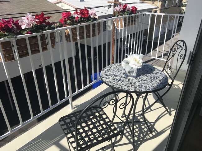 Photo - 824 10th St in Santa Monica - Steps to Mon...