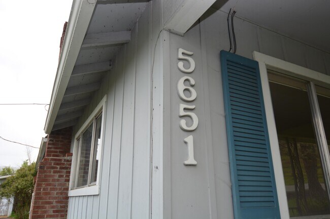 Photo - 5651 Lookingglass Rd