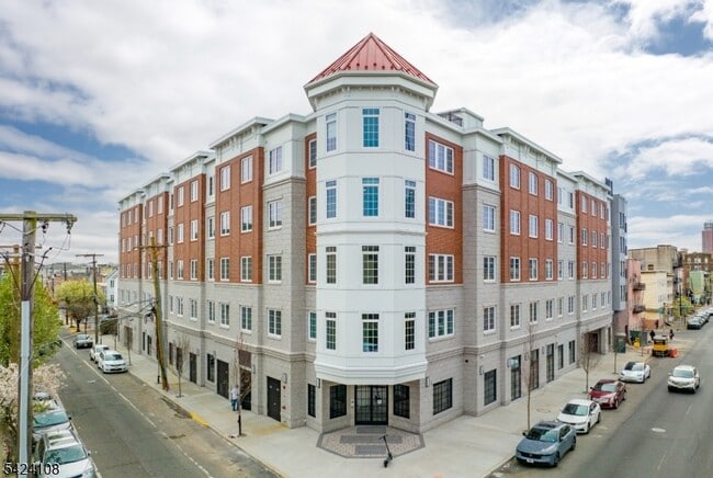 Building Photo - 558 Market St