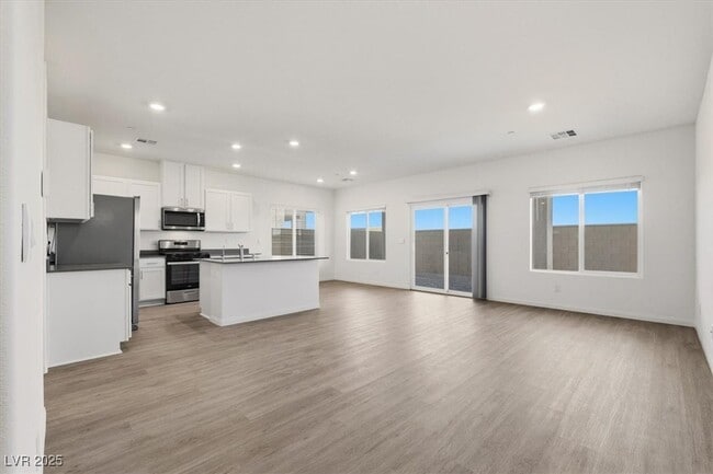 Photo - 502 Red Lovebird Ave