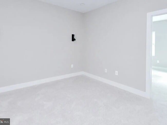 1 Ayrwood Ln