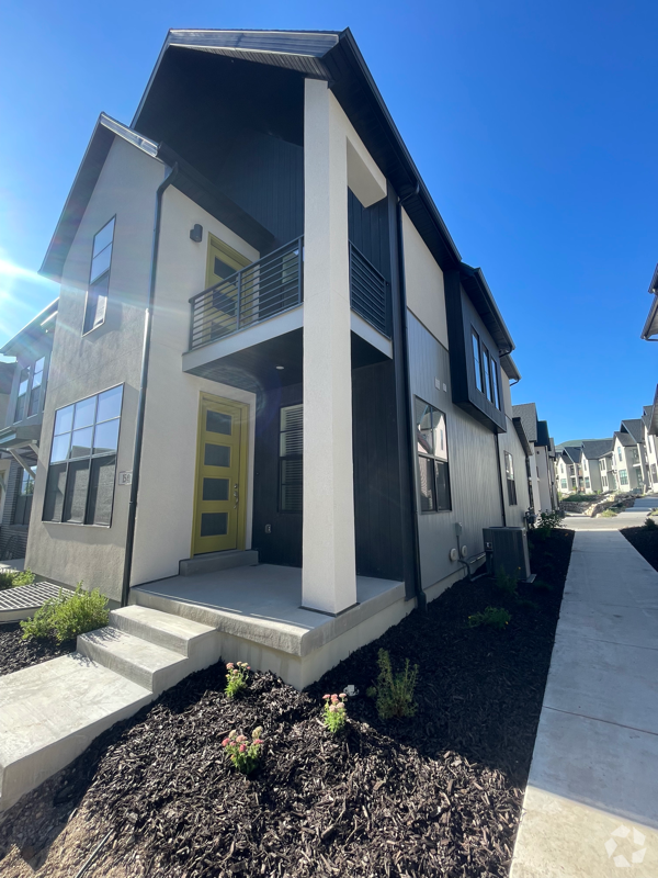 Building Photo - 172 E 1760 N Rental