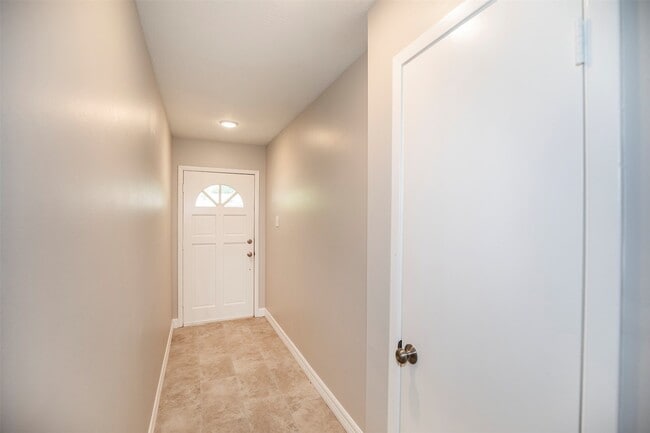 Photo - 802 Wavecrest Ln