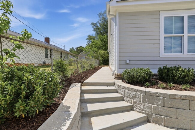 Photo - 705 Woodmore Ln Unit 705A