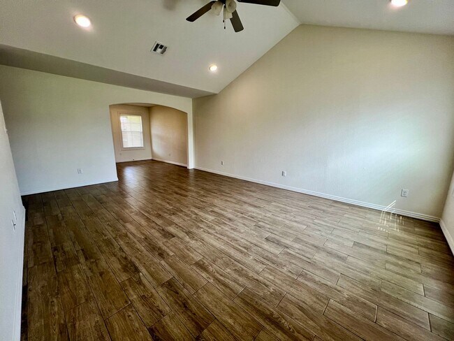 Photo - 3B/2.5B Spacious Townhome with Fenced Back...