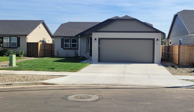 Front View - 5101 Holly St Rental