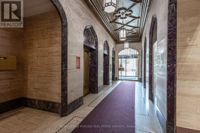 Photo - 36 James St S Unit 1403