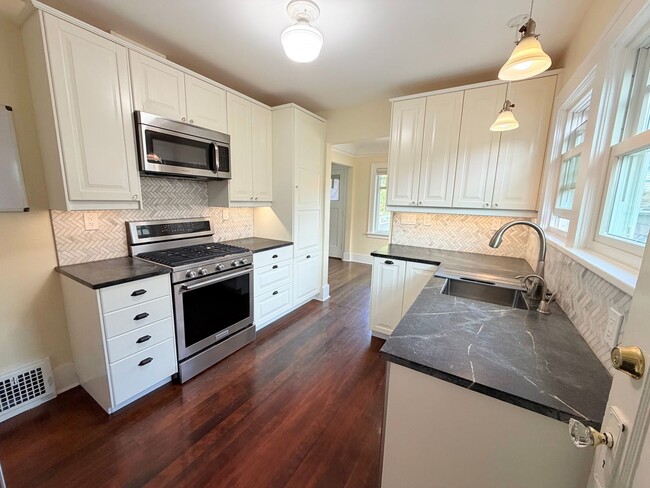 307 NW 74th St