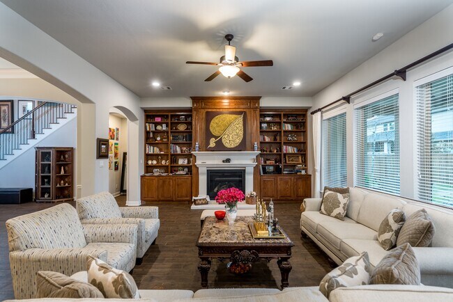 Photo - 10410 Southern Hawker