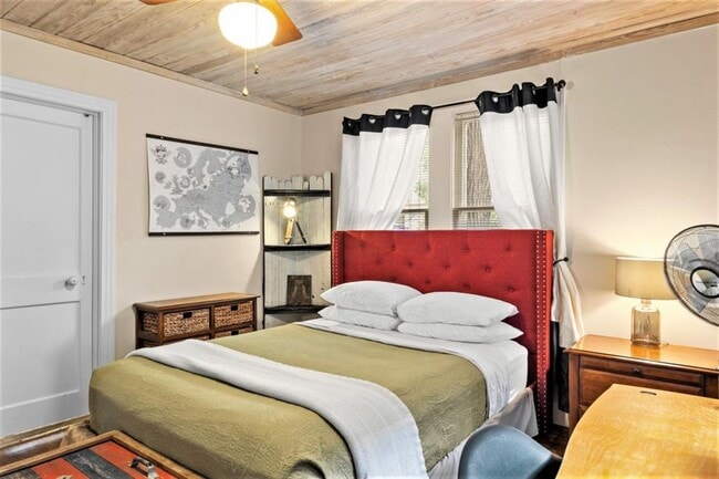 Photo - 1629 Waterston Ave