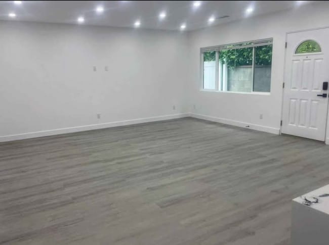 Photo - 19057 Friar St