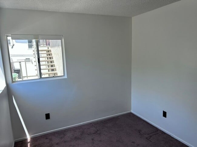 Photo - 1102-1104 W. 23rd Street & 2231-2233 S. Leland St.. Unidad 2233