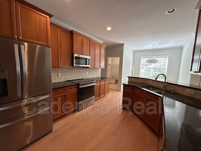 Photo - 814 Lambrook Dr