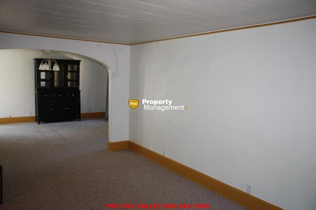 Photo - 192 E 2nd St Unit Upper