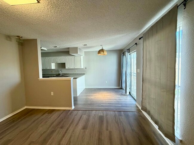 Photo - 6534 Briar Glade Dr