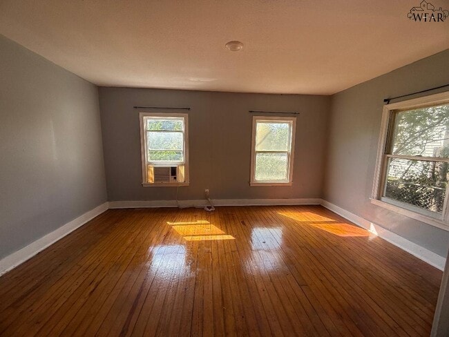 Photo - 2102 Jones St