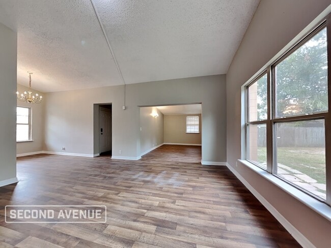 Photo - 3815 Rendale Dr N