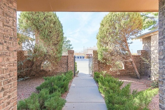 Photo - Cozy Townhome off Lee Trevino!