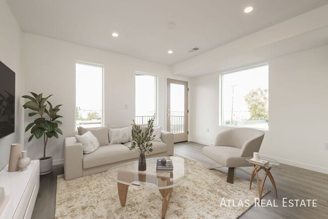 Building Photo - 2624 S Delaware St Unit 6