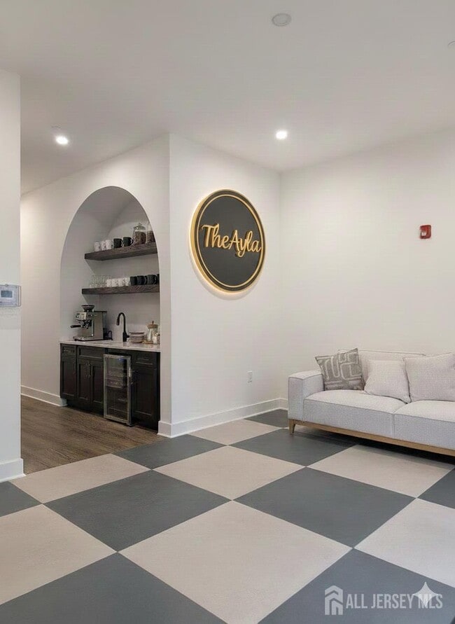 Photo - 581 Middlesex Ave Unit 309