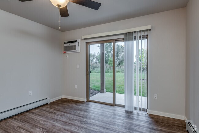 2 BR, 2 BA - 1,165SF