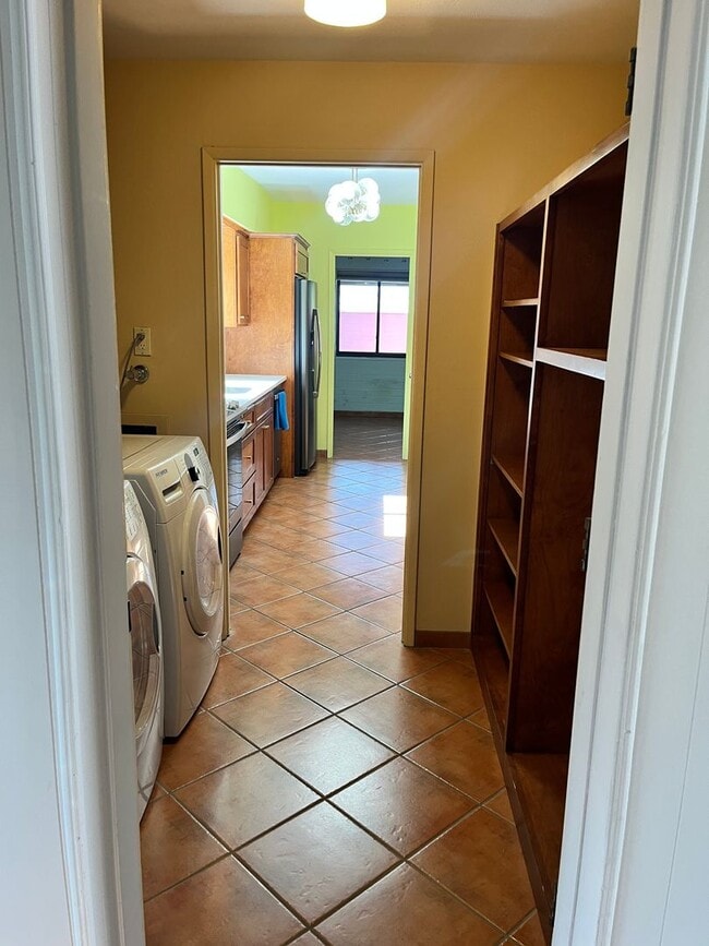 Photo - East- 3 bedroom/ 2 bathroom home with sparkling pool!