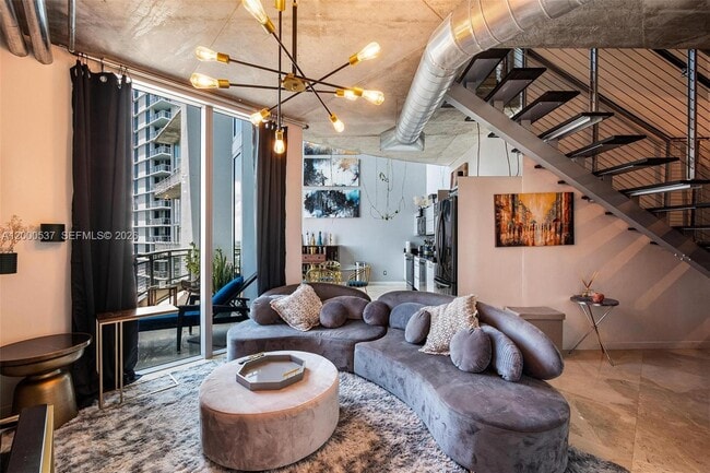 Building Photo - 690 SW 1st Ct Unit PHI26