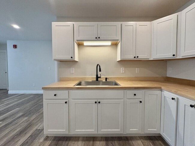 Building Photo - 37 Cottage St