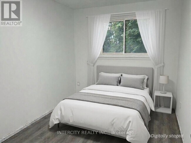 Photo - 260 Britannia Ave