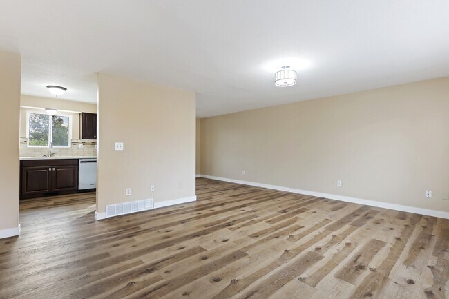 Photo - 437 W 2400 S