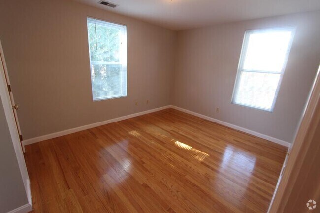 Building Photo - 3.0 bedroom in Cambridge Massachusetts 02139 Unit 2 Rental