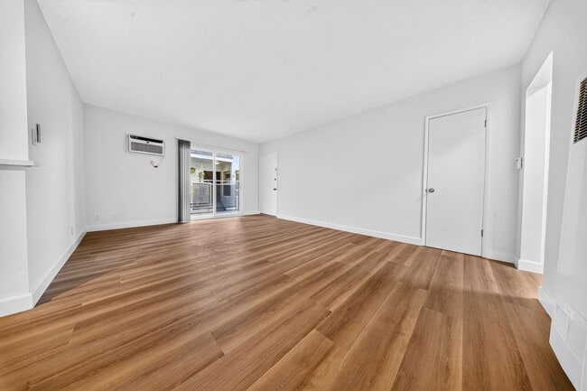 Photo - 7245-51 Willoughby Ave