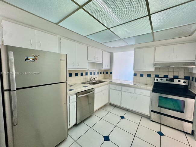 Photo - 1301 NE Miami Gardens Dr Unit 1221W