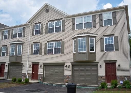 Building Photo - Very nice 3 bedroom townhome in Pleasant Gap available mid- December!