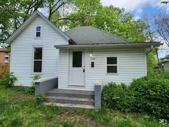 Building Photo - Spacious 3-Bedroom, 1-Bathroom Home AVAILA...