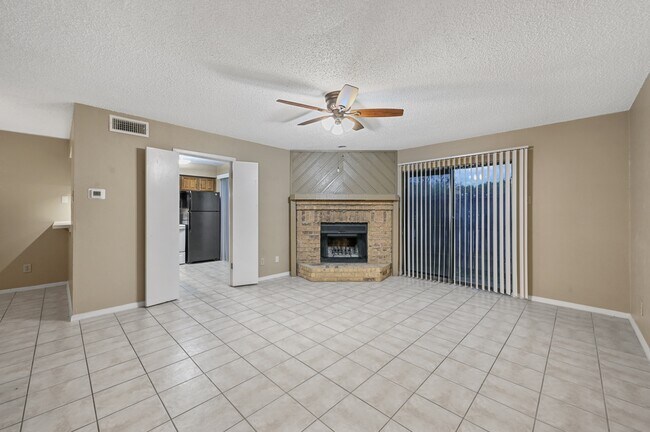 Photo - 14800 Enterprise Dr