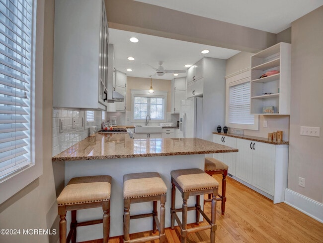 Photo - 106 10th Ave