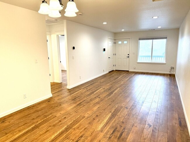 Photo - Brand new 3 bedroom 2 bath Sutherlin duplex