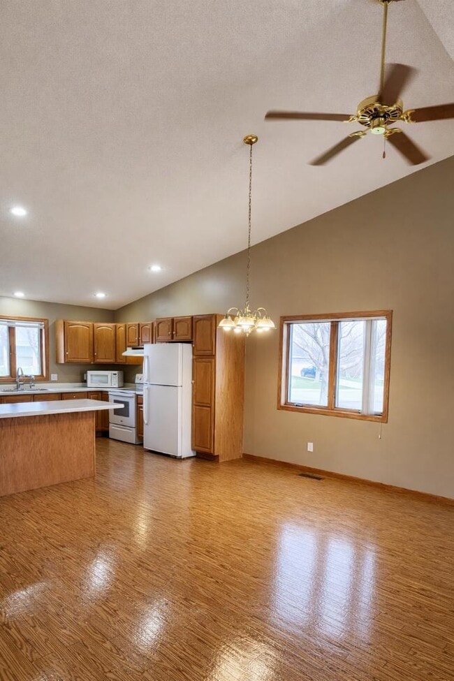 Photo - 913 Richland Ave SW