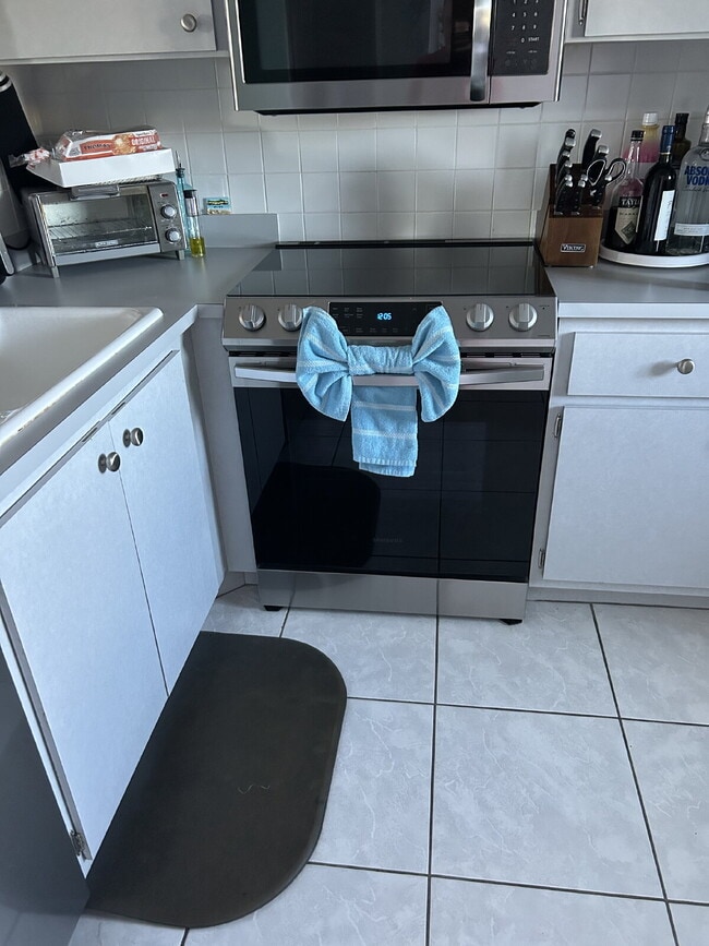 Room For Rent - lake front condo