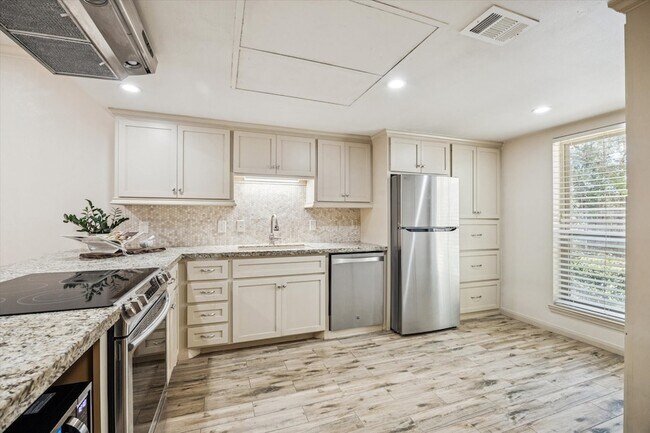 Photo - 14703 Barryknoll Ln Unit 25