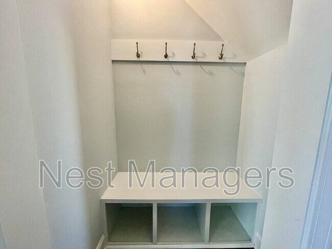 Photo - 5137 Thruway Rd