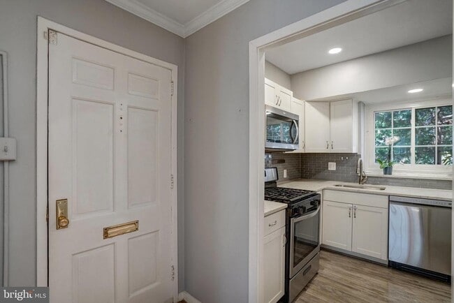 Photo - 3239 Gunston Rd
