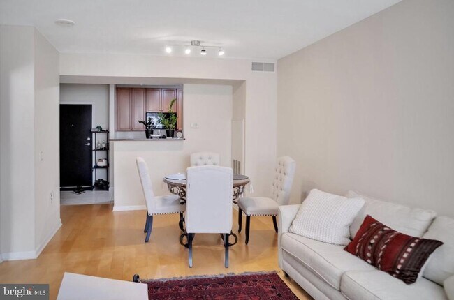Photo - 851 N Glebe Rd Unit 402