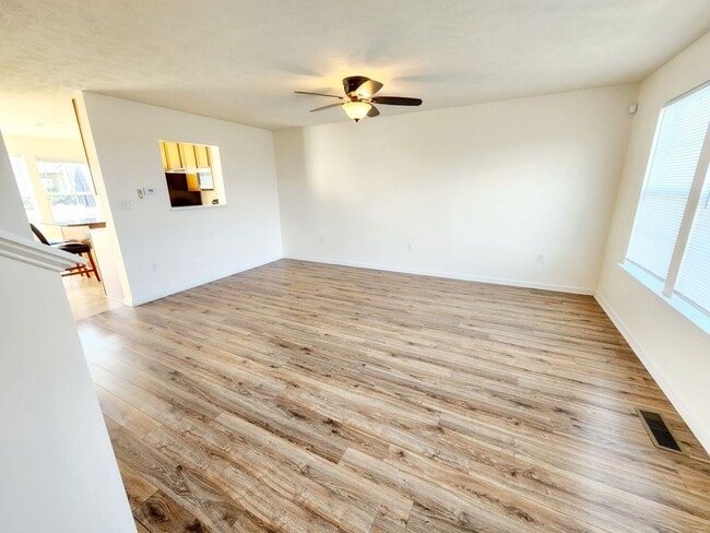 Photo - 3 bed/2.5 bath Townhouse in Westover - Ava...