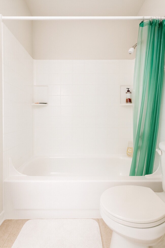 Photo - 1100 N Plum Grove Rd Unidad 313