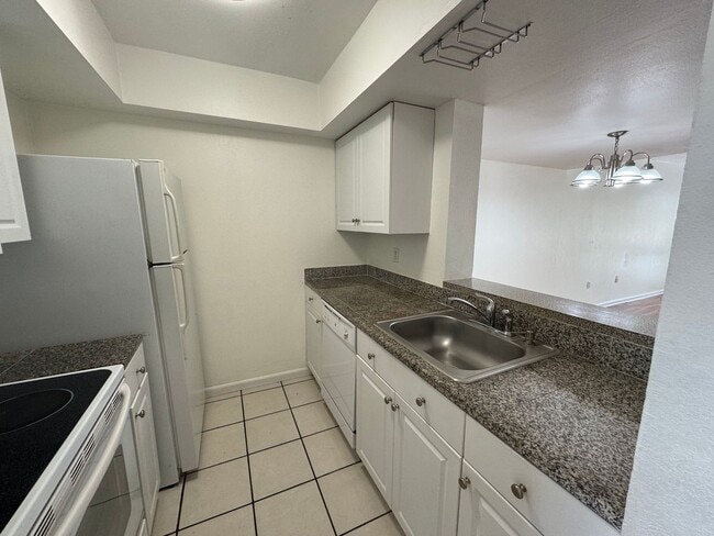 Photo - Lovely 2 Bedroom, 1.5 Bathroom Home in Orlando! Minutes from Top Attractions!! (Water Included!)